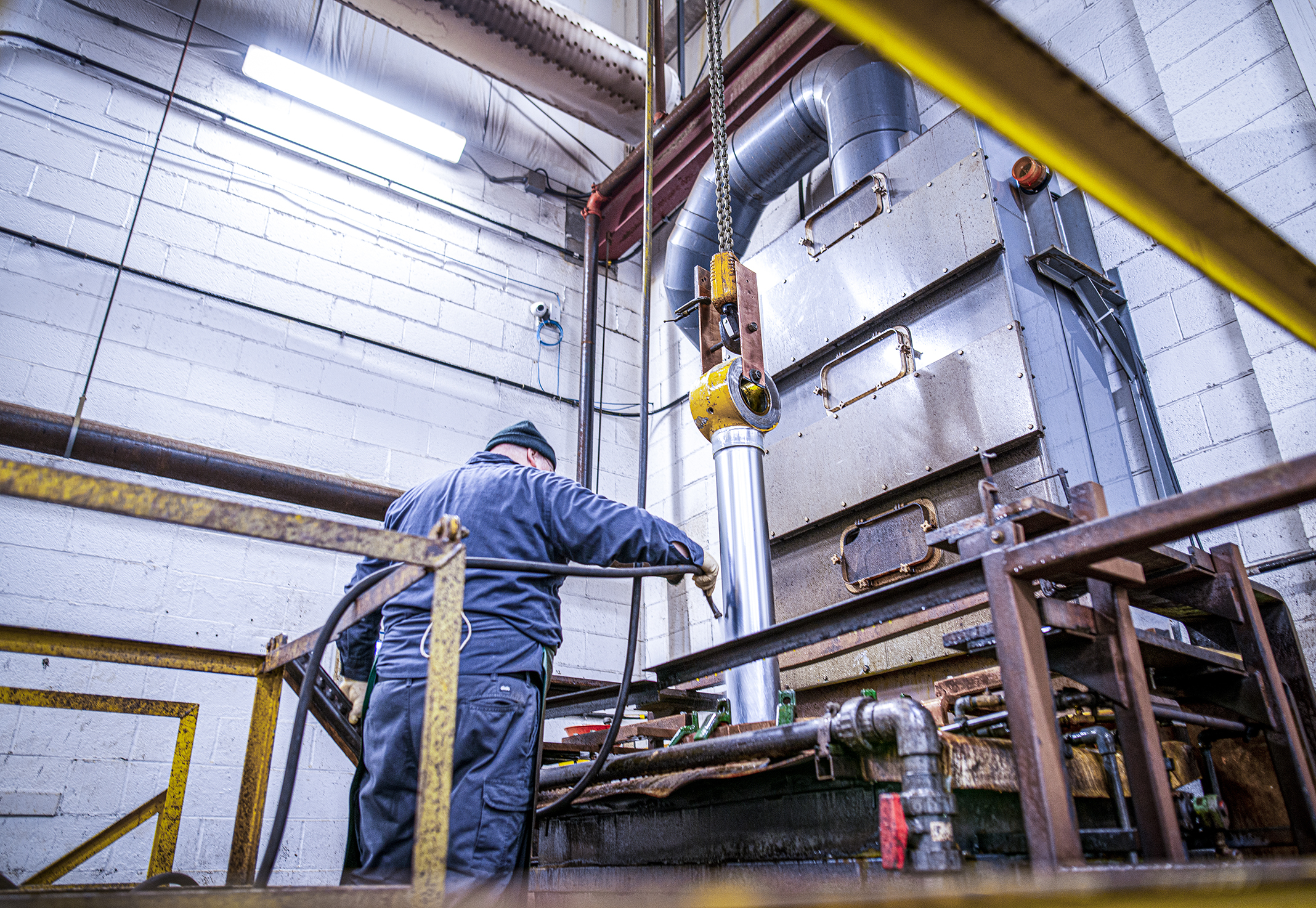 spraying a cylinder with chrome plating